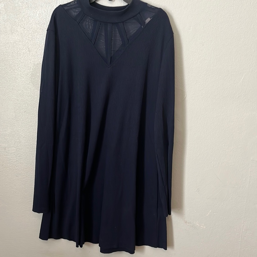 Loveriche size Medium Navy long sleeve shirt-like new!